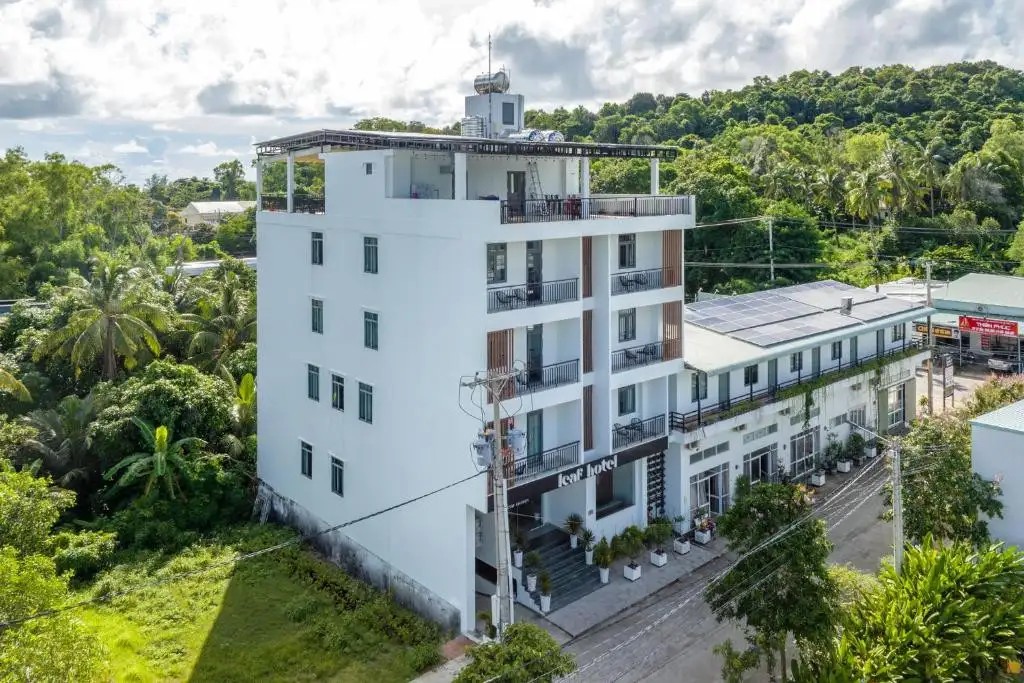 LEAF HOTEL
