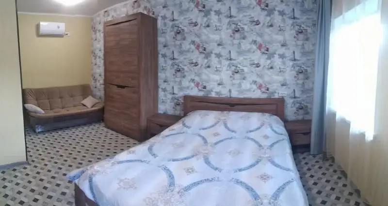 ЧЕРНОМОРЕЦ