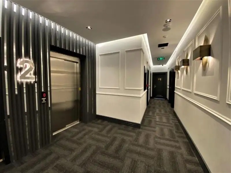 WORLD CLASS AIRPORT HOTEL