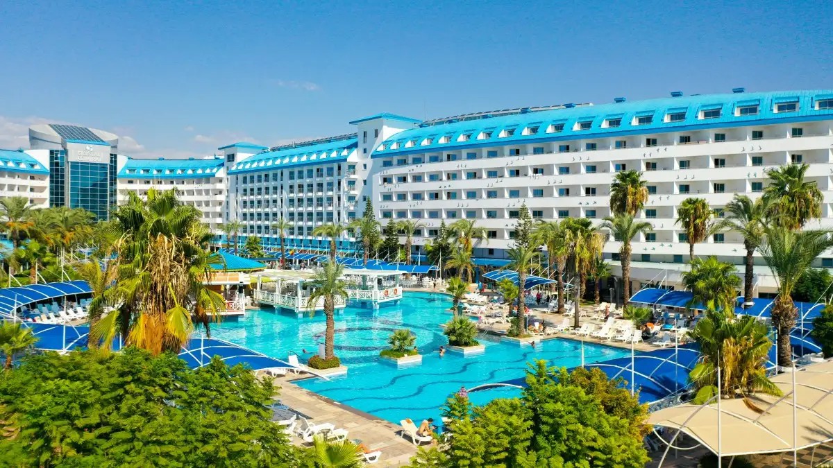 CRYSTAL ADMIRAL AQUA COLLECTION (EX. CRYSTAL ADMIRAL RESORT SUITES & SPA)