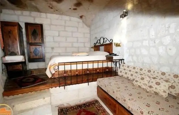 SINASOS PALACE CAVE HOTEL