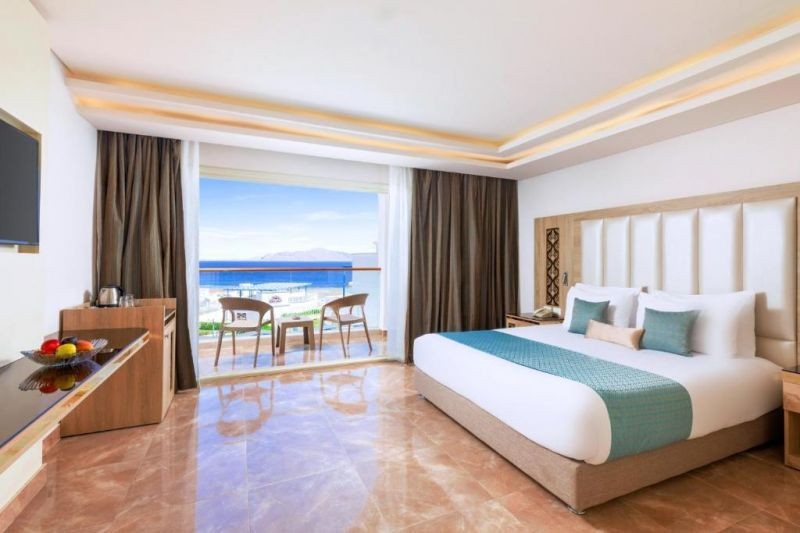family sea view