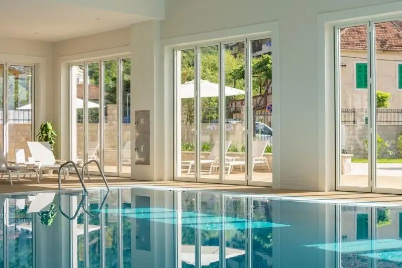 LAZURE HOTEL & MARINA