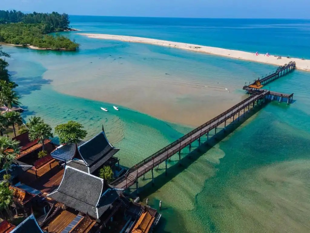 THE HOTSPRING BEACH