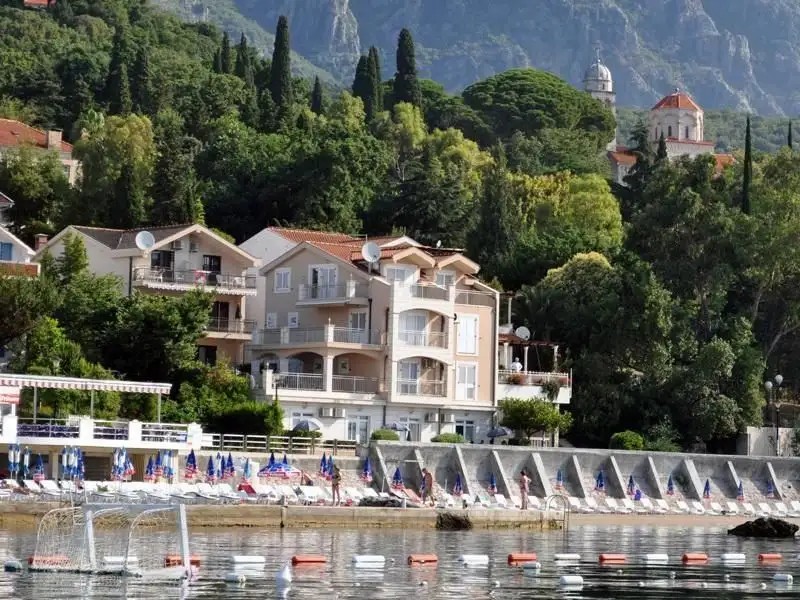 DEPADANS NATALIE (PERLA)