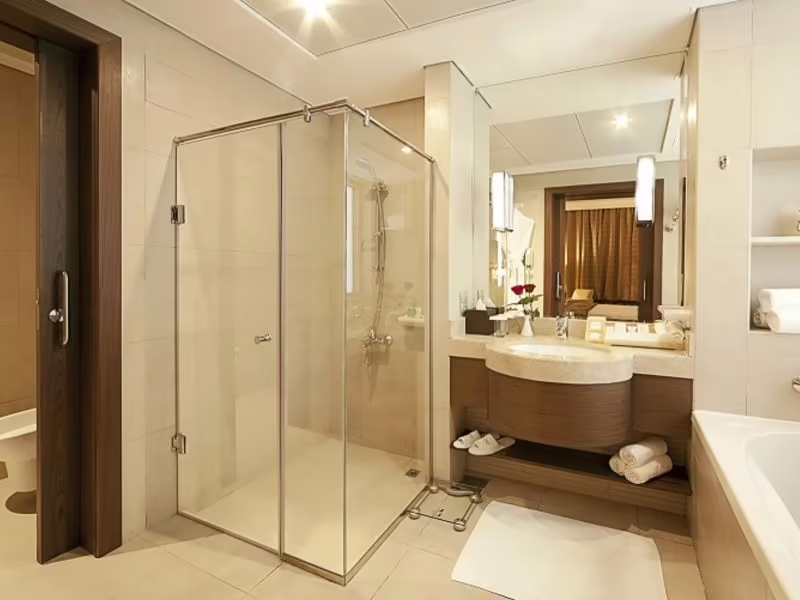 OAKS LIWA EXECUTIVE SUITES