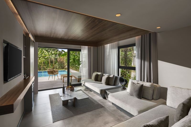 family suite land view swim up