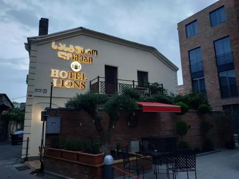 LIONS HOTEL