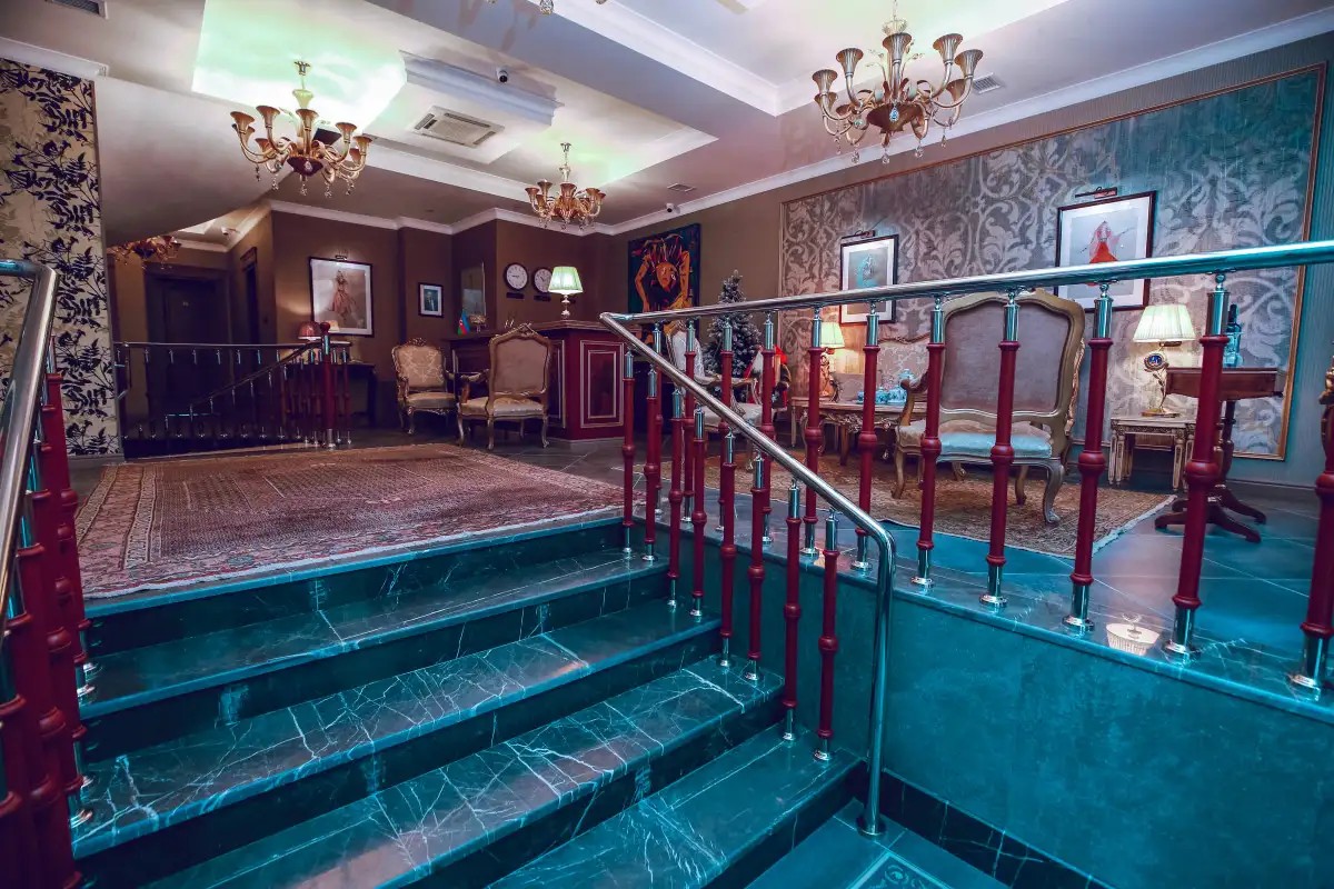 WEST INN HOTEL
