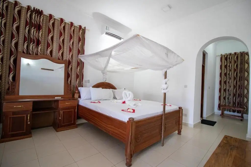 VISITORS INN HOTEL