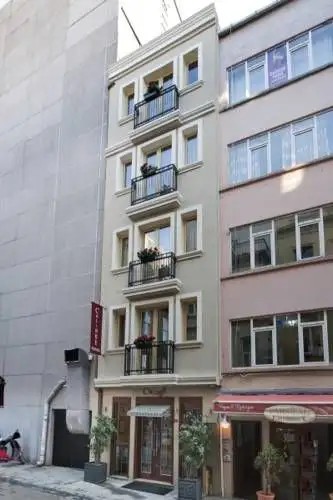 COLLAGE TAKSIM