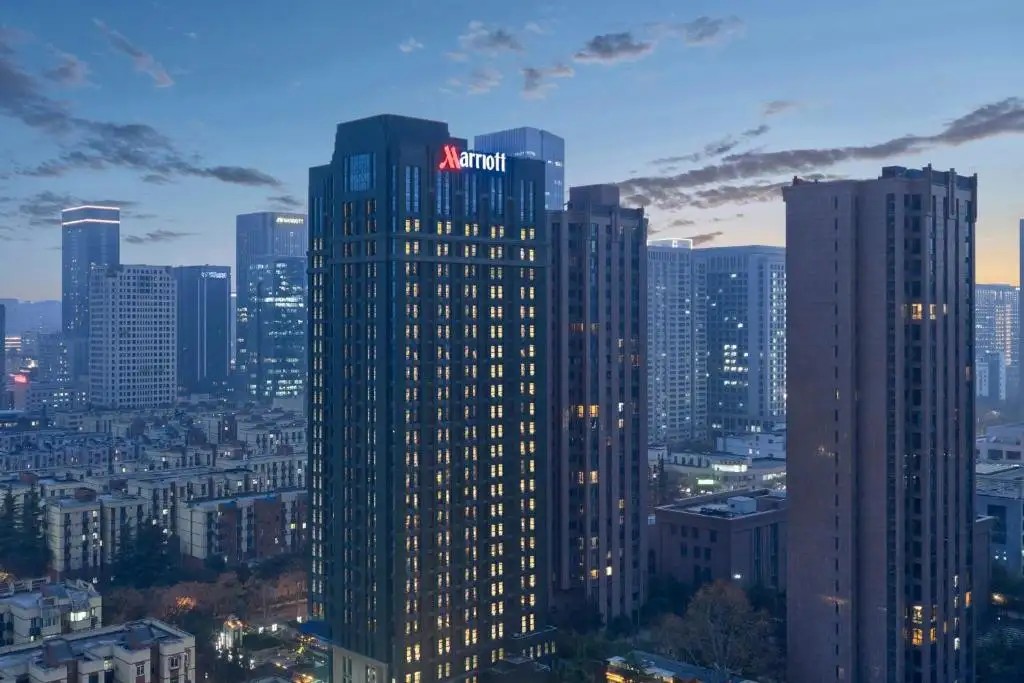 THE FAIRWAY PLACE XI AN MARRIOTT EXECUTIVE APARTMENTS