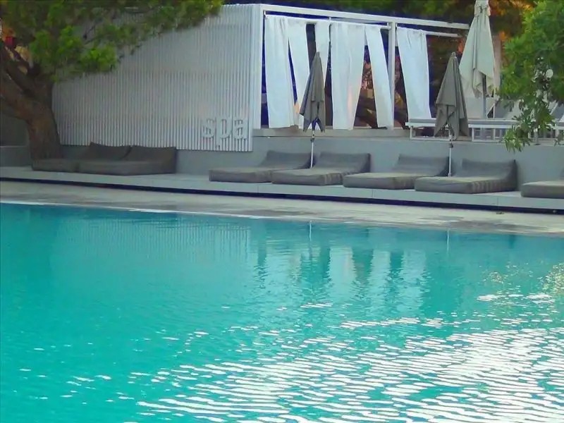 THE BAY HOTEL & SUITES