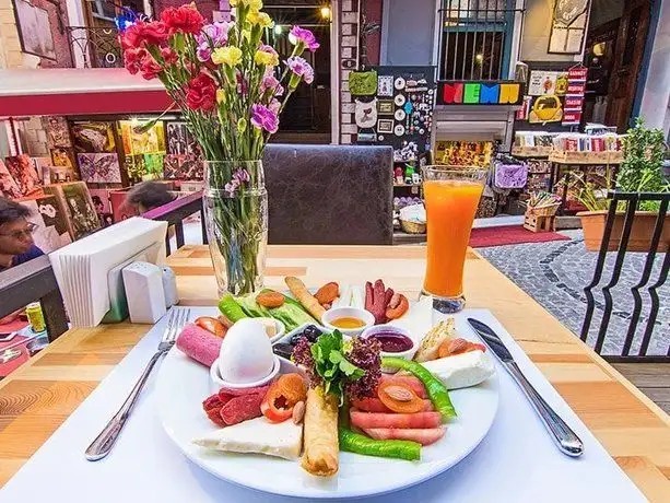 KUZEN OTEL ADULTS ONLY