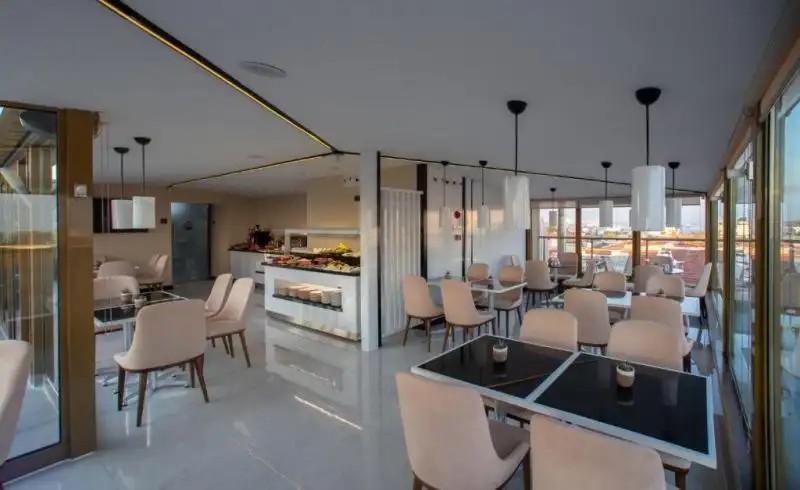 TAN HOTEL