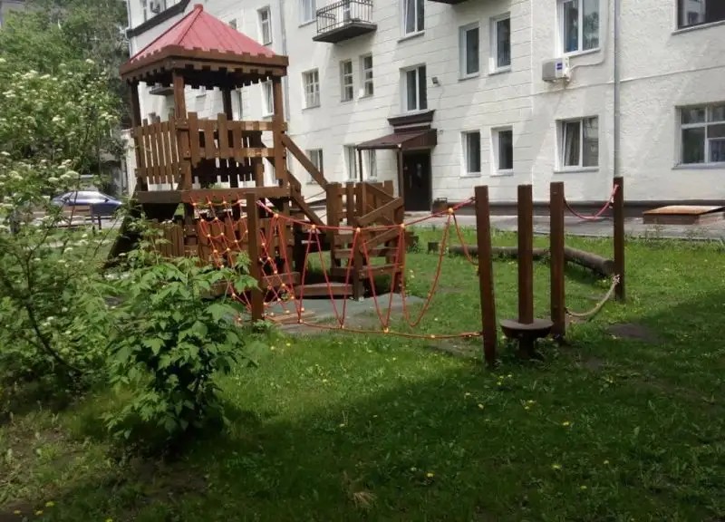 ДИВАН И ЧЕМОДАН НА КОММУНИСТИЧЕСКОЙ