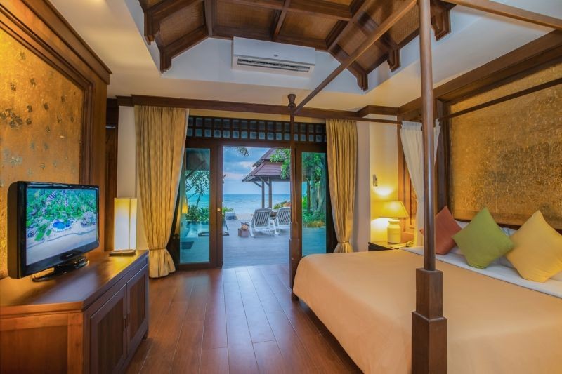 beachfront pool villa suite