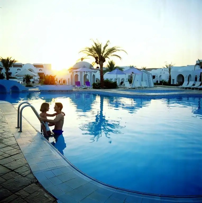 ROYAL HOLIDAY BEACH RESORT (EX. SONESTA BEACH RESORT)