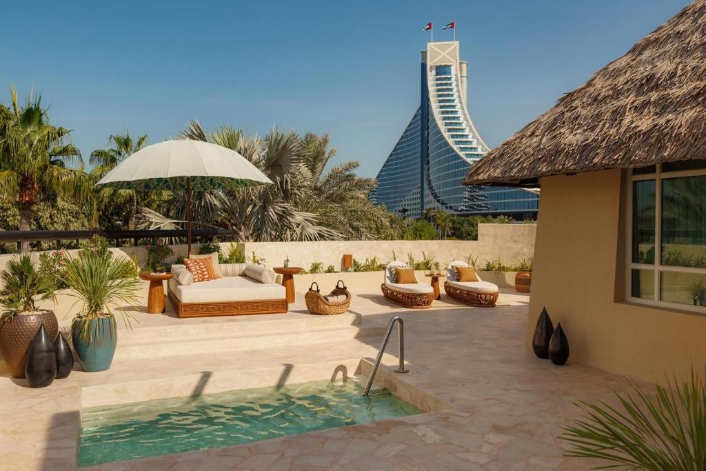 JUMEIRAH BEACH HOTEL