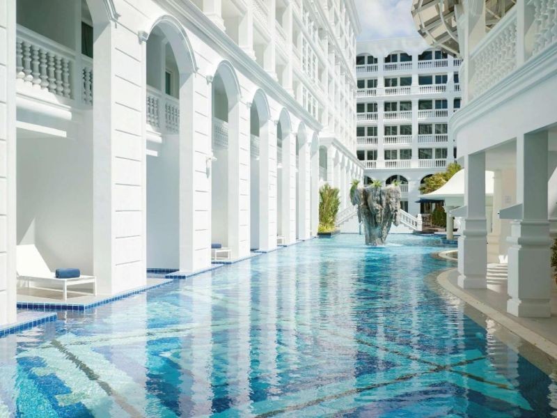deluxe pool access 