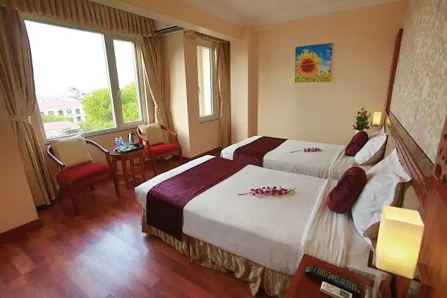 FLOWER HOTEL