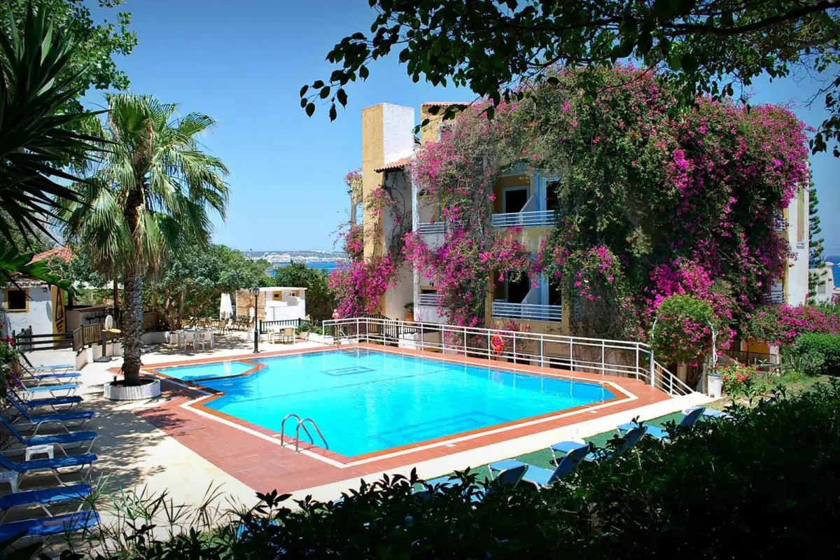 ILIOSTASI BEACH APARTMENTS