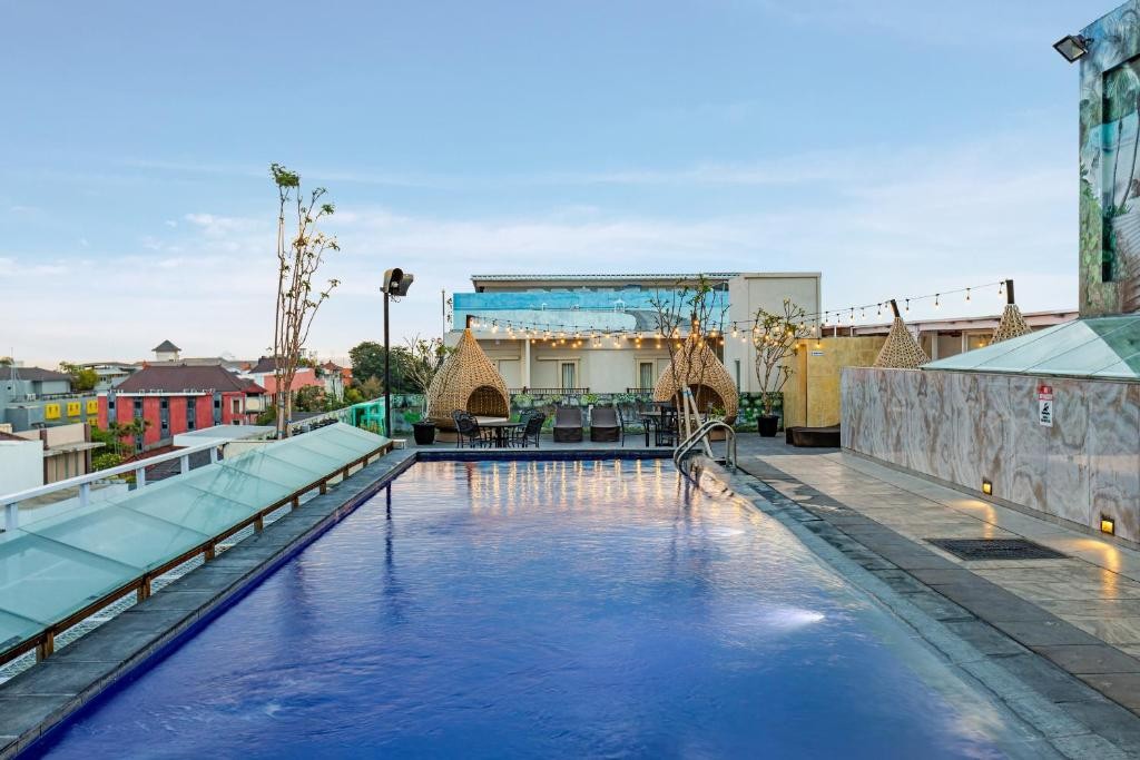 BOSS LEGIAN HOTEL