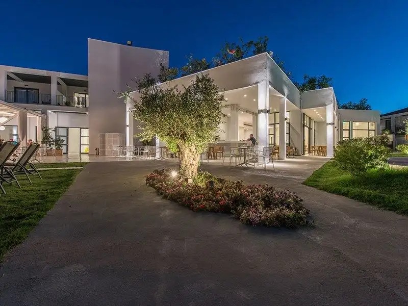 AQUA BAY & WATERPARK