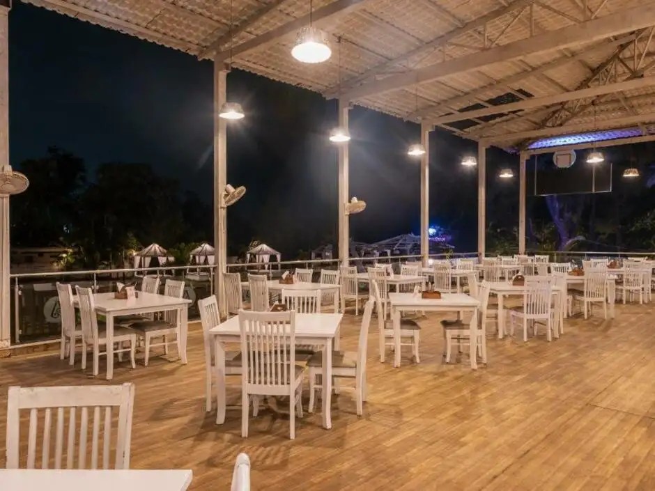 FOXOSO LA ALPHONSO BEACH RESORT