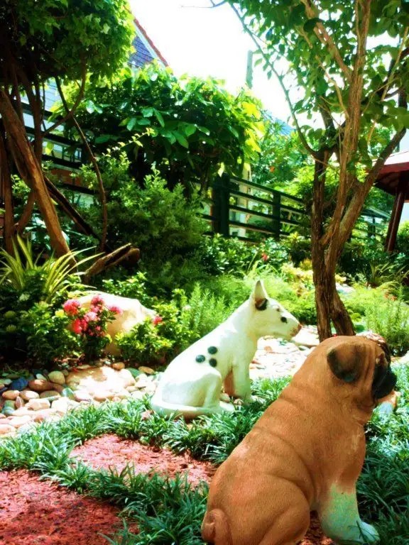 WHITE LODGE