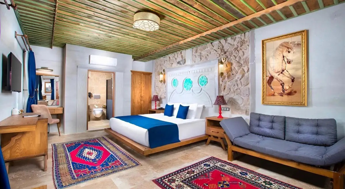 RAPSODI STONE SUITES