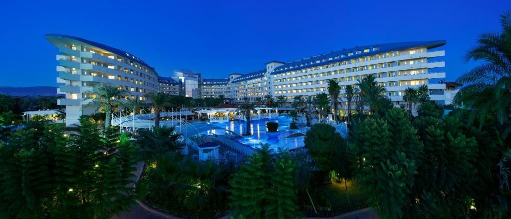 CRYSTAL ADMIRAL AQUA COLLECTION (EX. CRYSTAL ADMIRAL RESORT SUITES & SPA)