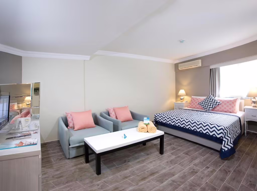 PALOMA MARINA SUITES ADULTS ONLY 16+