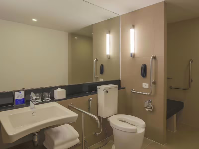 HOLIDAY INN EXPRESS BANGKOK SATHORN