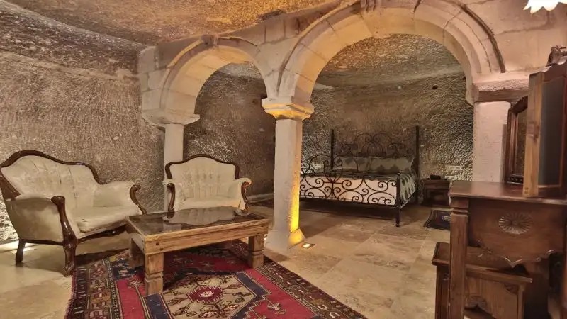 SHOESTRING CAVE