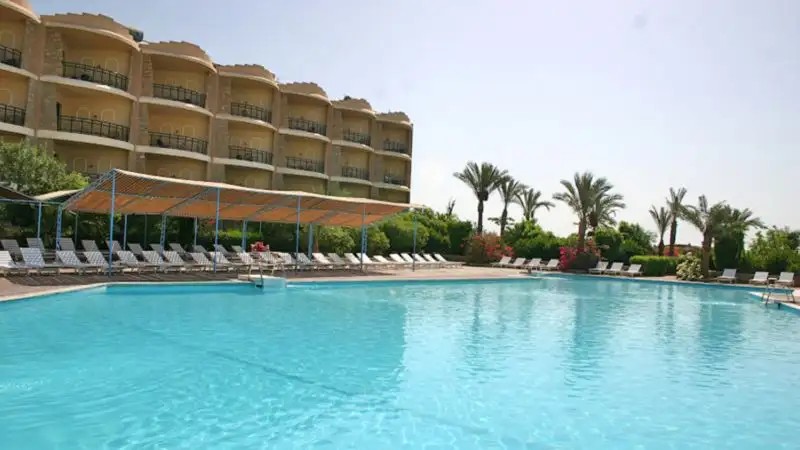 EL SAMAKA BEACH