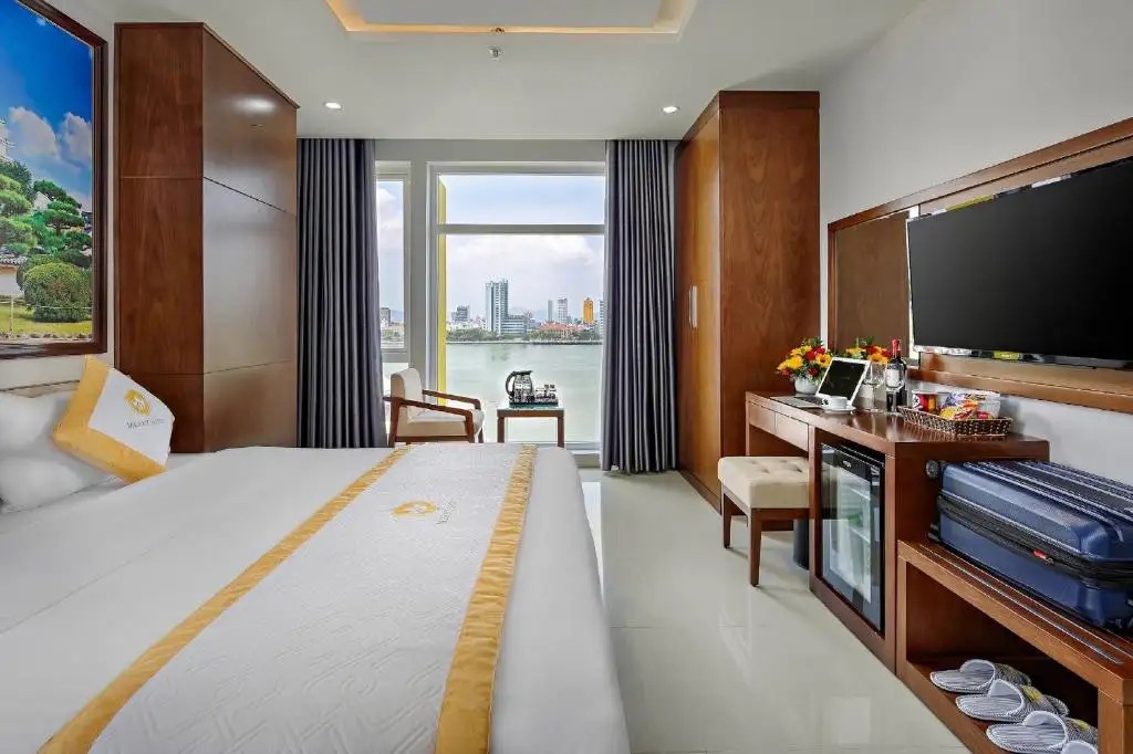 MERRY HOTEL