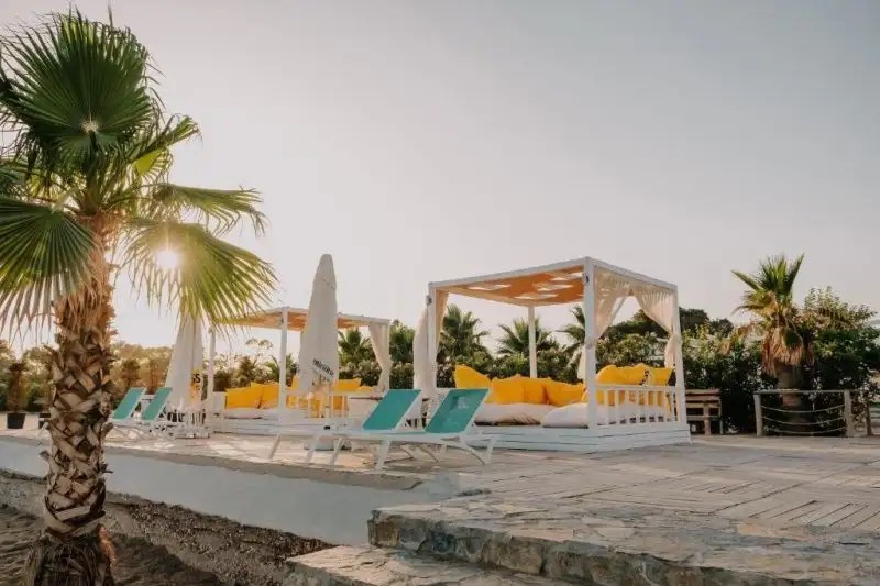 RAW BEACH HOTEL