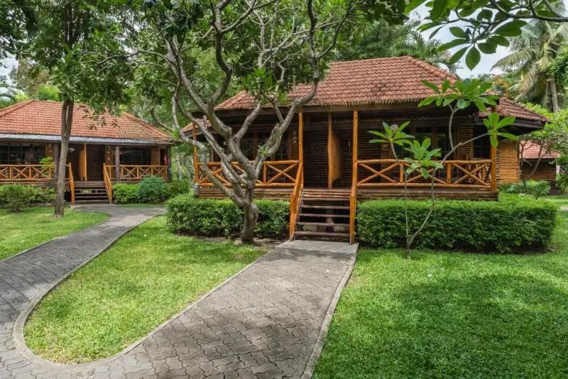 REGENT CHALET REGENT BEACH CHA-AM