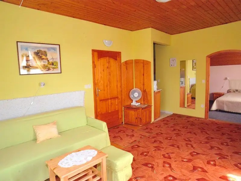 ESZTER IVAN APARTMENTS