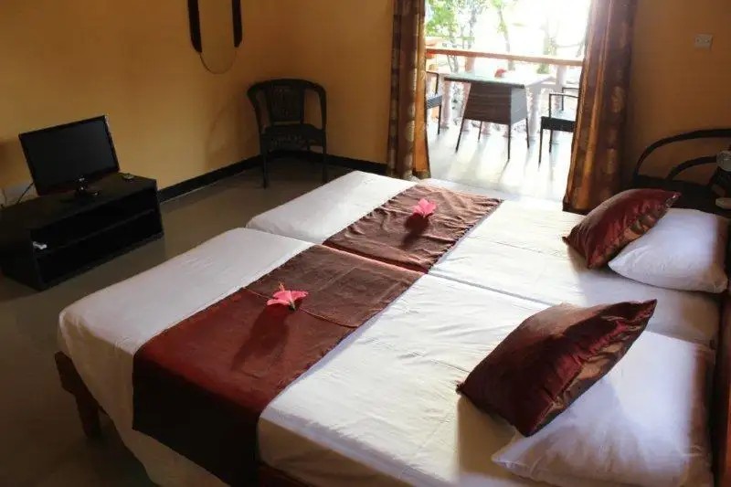 GEORGINAS COTTAGE BEACH GUEST HOUSE
