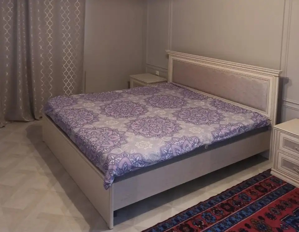 APARTRU (АПАРТРУ) НА УЛИЦЕ ВРЕМЕНА ГОДА
