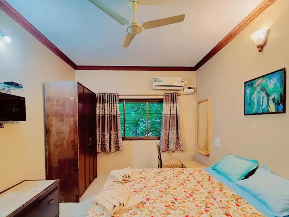 ASHVEM BEACH INN