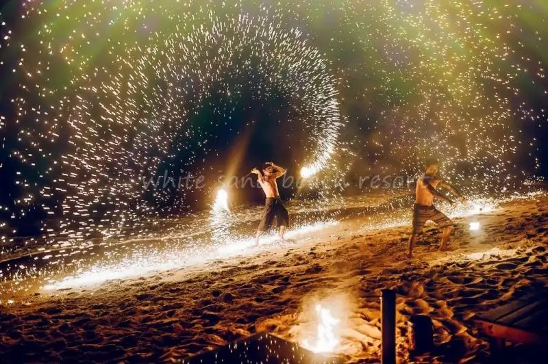 WHITE SAND BEACH RESORT