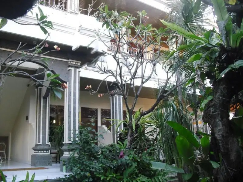 ADUS BEACH INN
