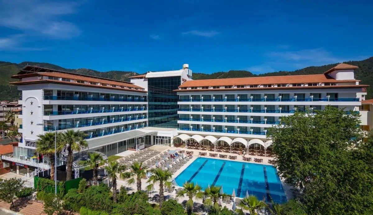 LETOILE BEACH HOTEL