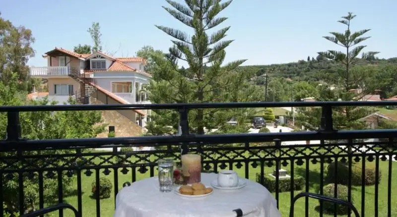 SOFIA-YIOTA STUDIOS & APARTMENTS