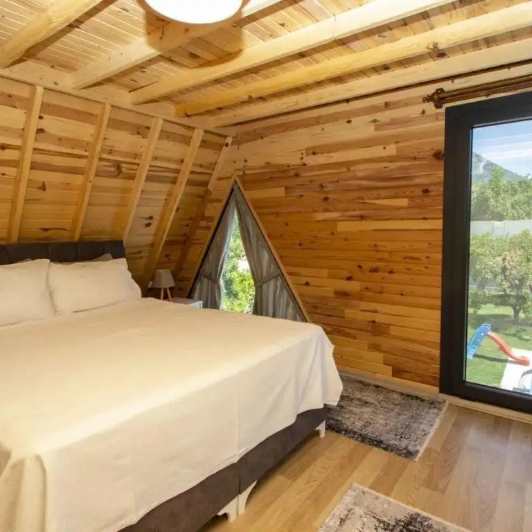 VILLA WITH POOL JACUZZI AND BACKYARD IN INLICE
