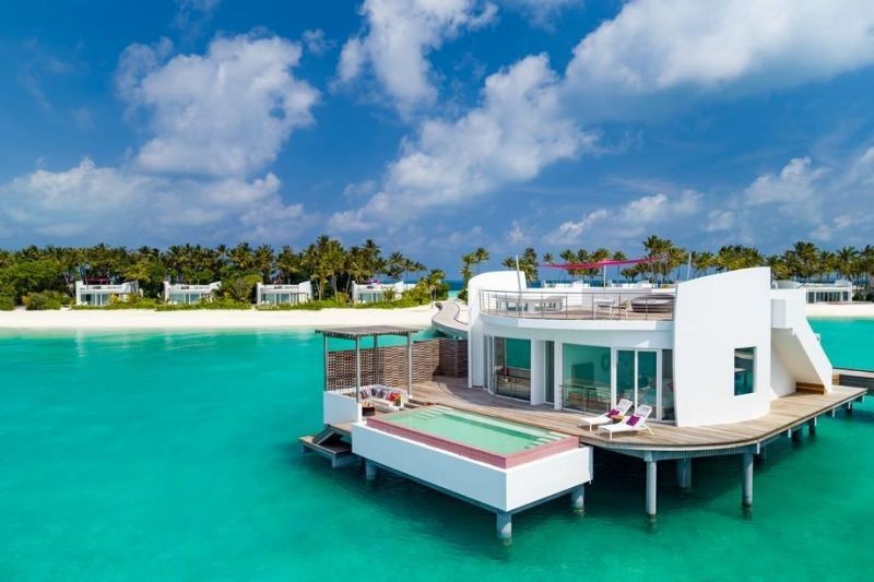 lagoon villa with pool