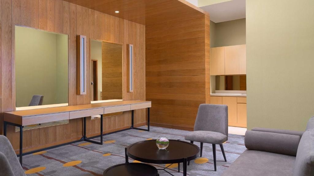 HOLIDAY INN & SUITES JAKARTA GAJAH MADA